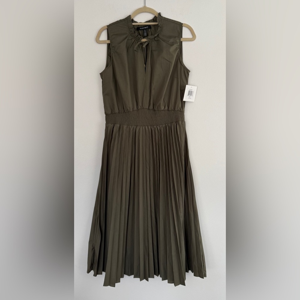 Ellen Tracy NWT Elegant Olive Green Pleated Dress, Size Large